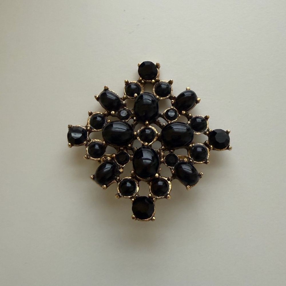 Vintage Black Lucite Cabochon Starburst Brooch